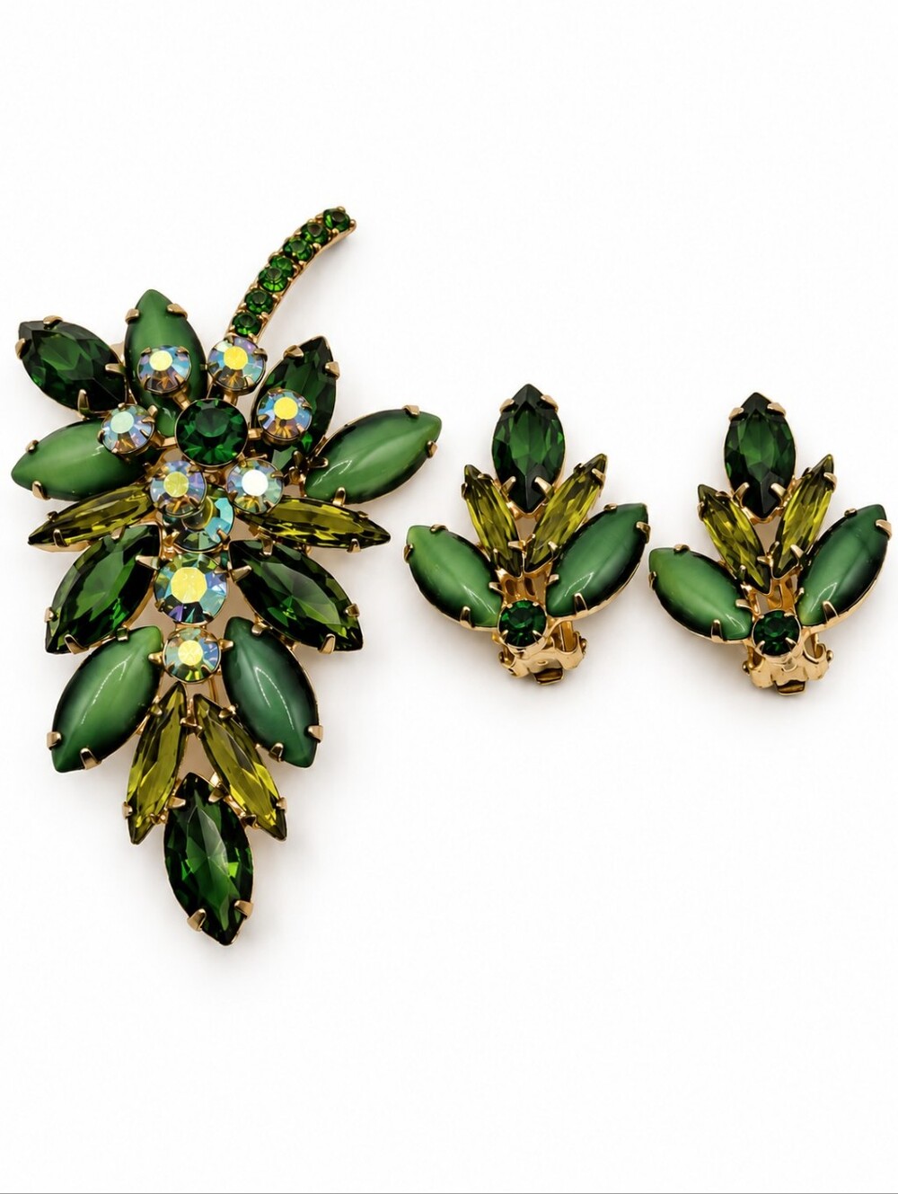 VINTAGE D&E JULIANA GREEN AND AB RHINESTONE LEAF BROOCH & EARRING SET REF #890